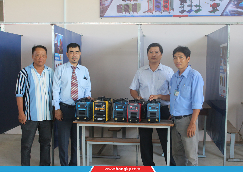 Trường Cao đẳng Nghề Bạc Liêu vui mừng đón nhận tài trợ máy hàn điện tử từ công ty Hồng Ký
