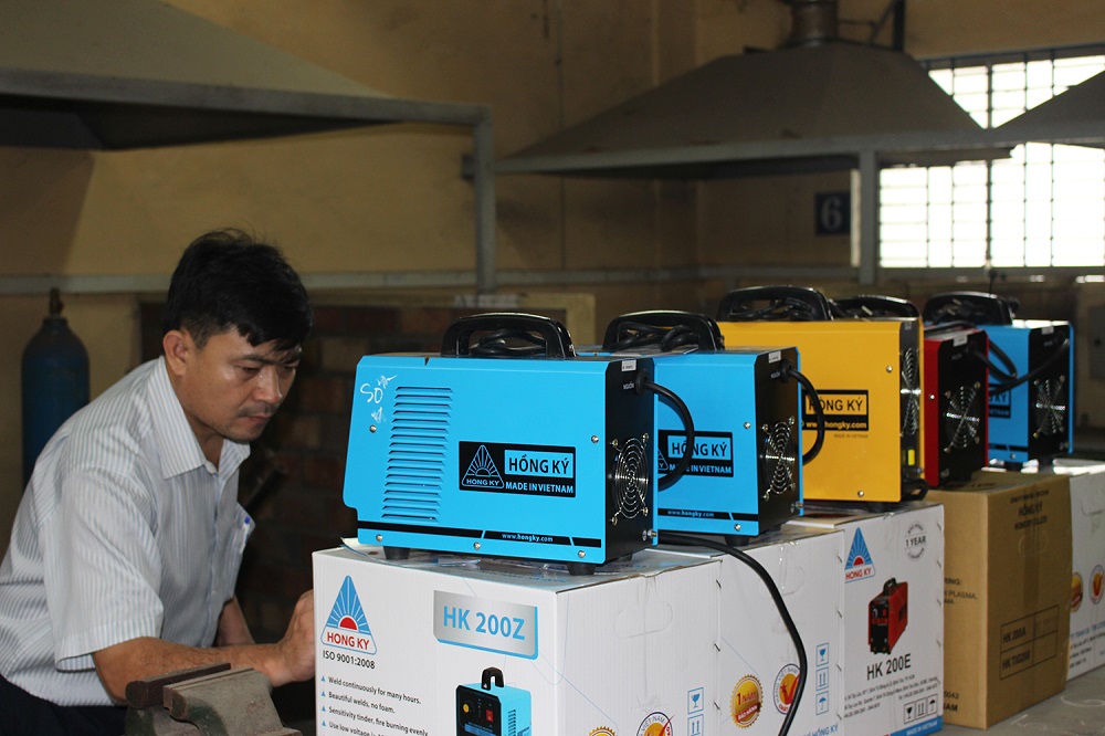Cao đẳng Nghề Công nghệ và Nông lâm Nam Bộ tp Bình Dương – Trường thứ 10 được Hồng Ký trao tài trợ máy hàn