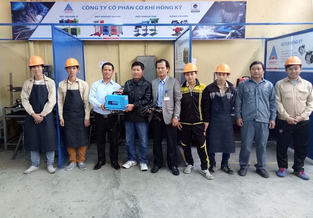 Thêm 3 trường cao đẳng nghề khu vực miền Trung nhận tài trợ buồng hàn và máy hàn điện tử Hồng Ký